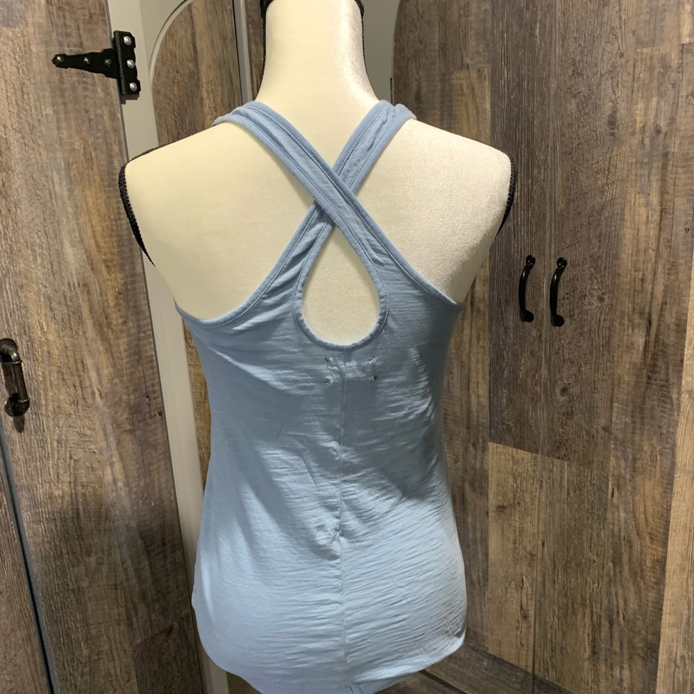 Lou & Grey Loft Striped Criss Cross Back Tank Top
Size XXS Soft Pretty Blue.